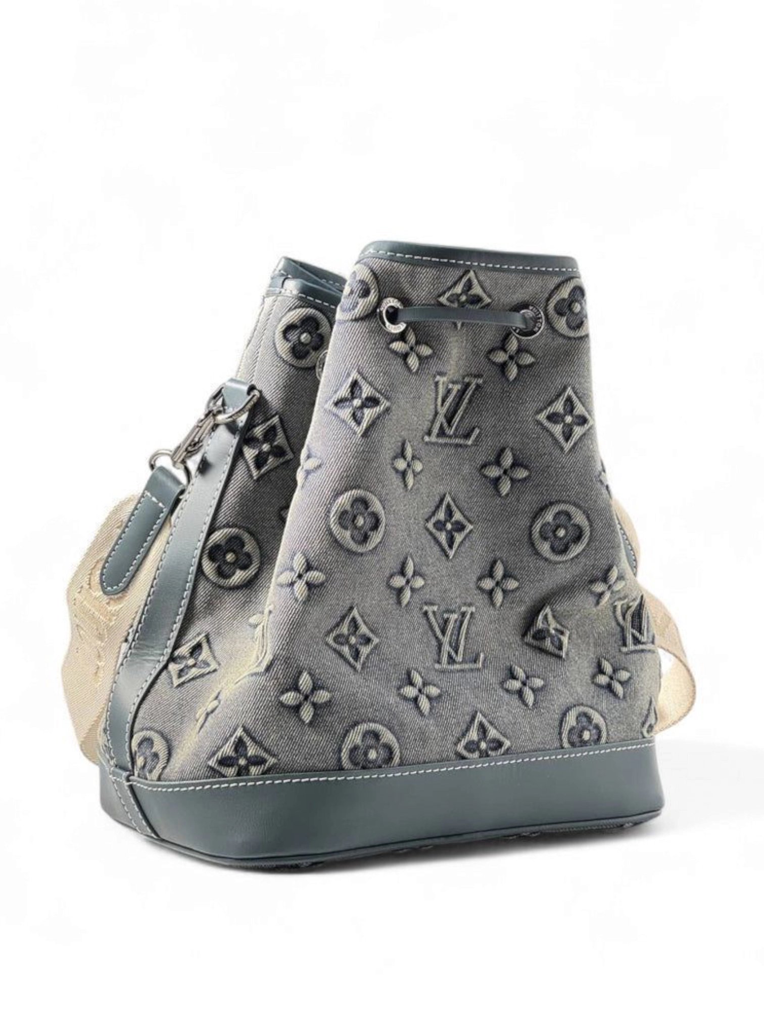 ⁦Louis Vuitton monogram denim bucket + Brand Box , size 25*23⁩ - الصورة ⁦3⁩
