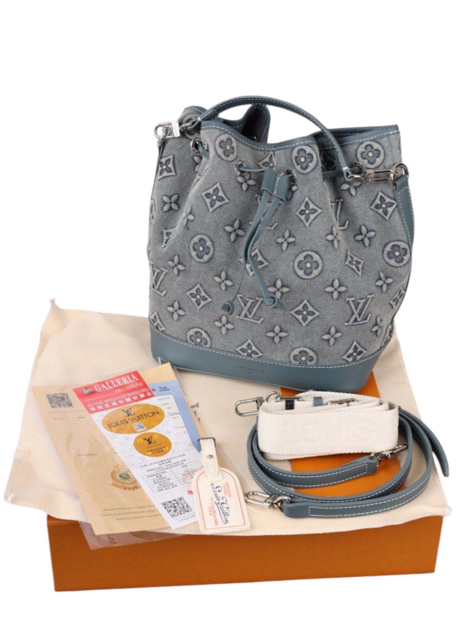 ⁦Louis Vuitton monogram denim bucket + Brand Box , size 25*23⁩ - الصورة ⁦7⁩