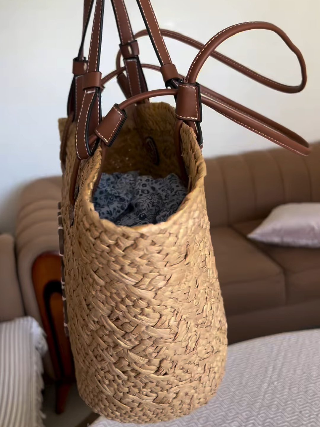 ⁦LOEWE
 Anagram shoulder bag
 Woven  , size 28*25⁩ - الصورة ⁦5⁩