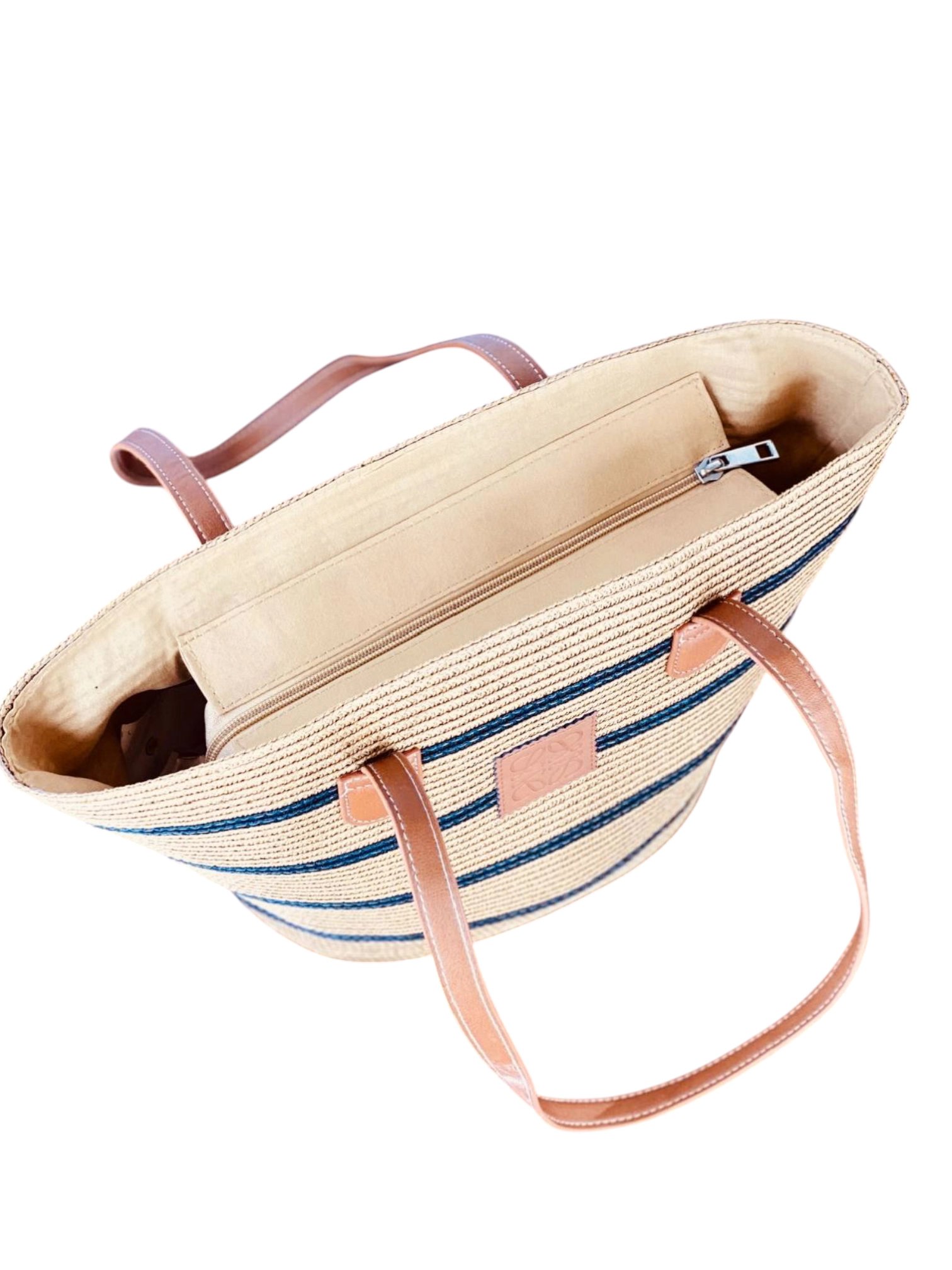 ⁦Loewe Straw Tote , size 40*38⁩ - الصورة ⁦5⁩