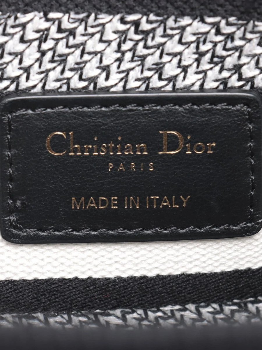 ⁦Christian Dior
Medium Embroidered Herbarium Lady D Lite + Brand Box , size 24*20⁩ - الصورة ⁦10⁩