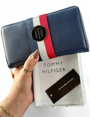 Tommy Hilfiger Zip around wallet + Brand Box , size 20*10