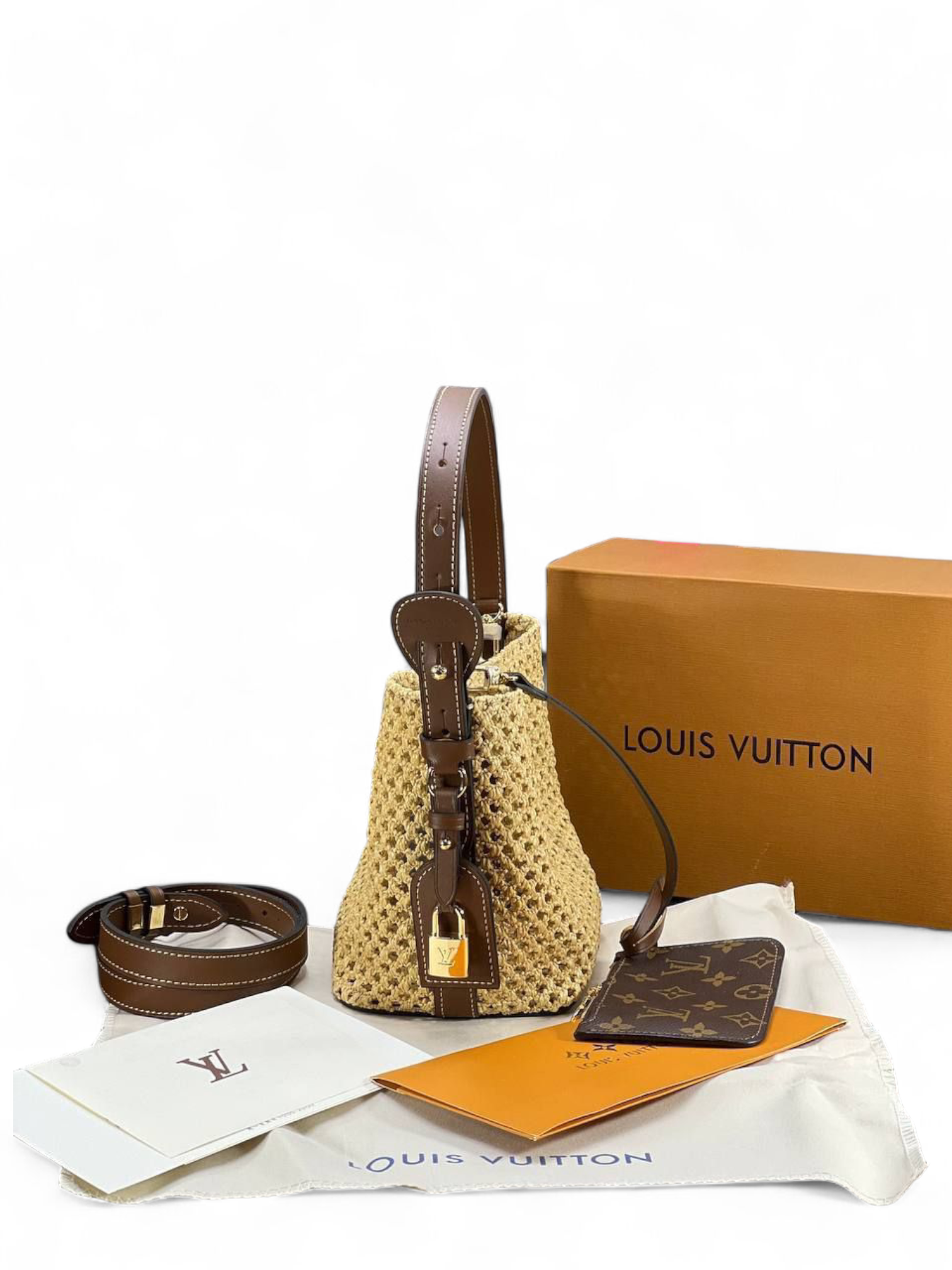 ⁦Louis Vuitton All In BB + Brand Box , size 24*19⁩ - الصورة ⁦5⁩