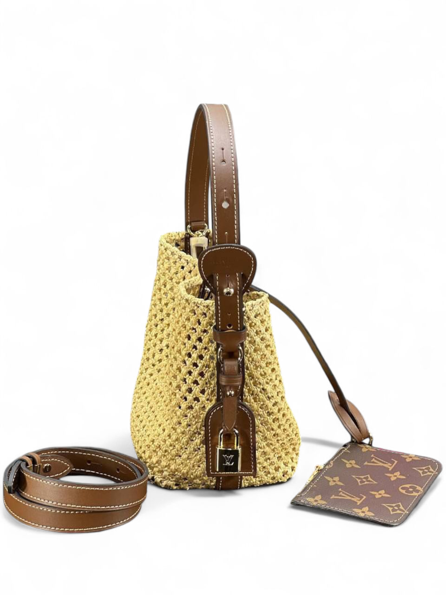 ⁦Louis Vuitton All In BB + Brand Box , size 24*19⁩ - الصورة ⁦4⁩