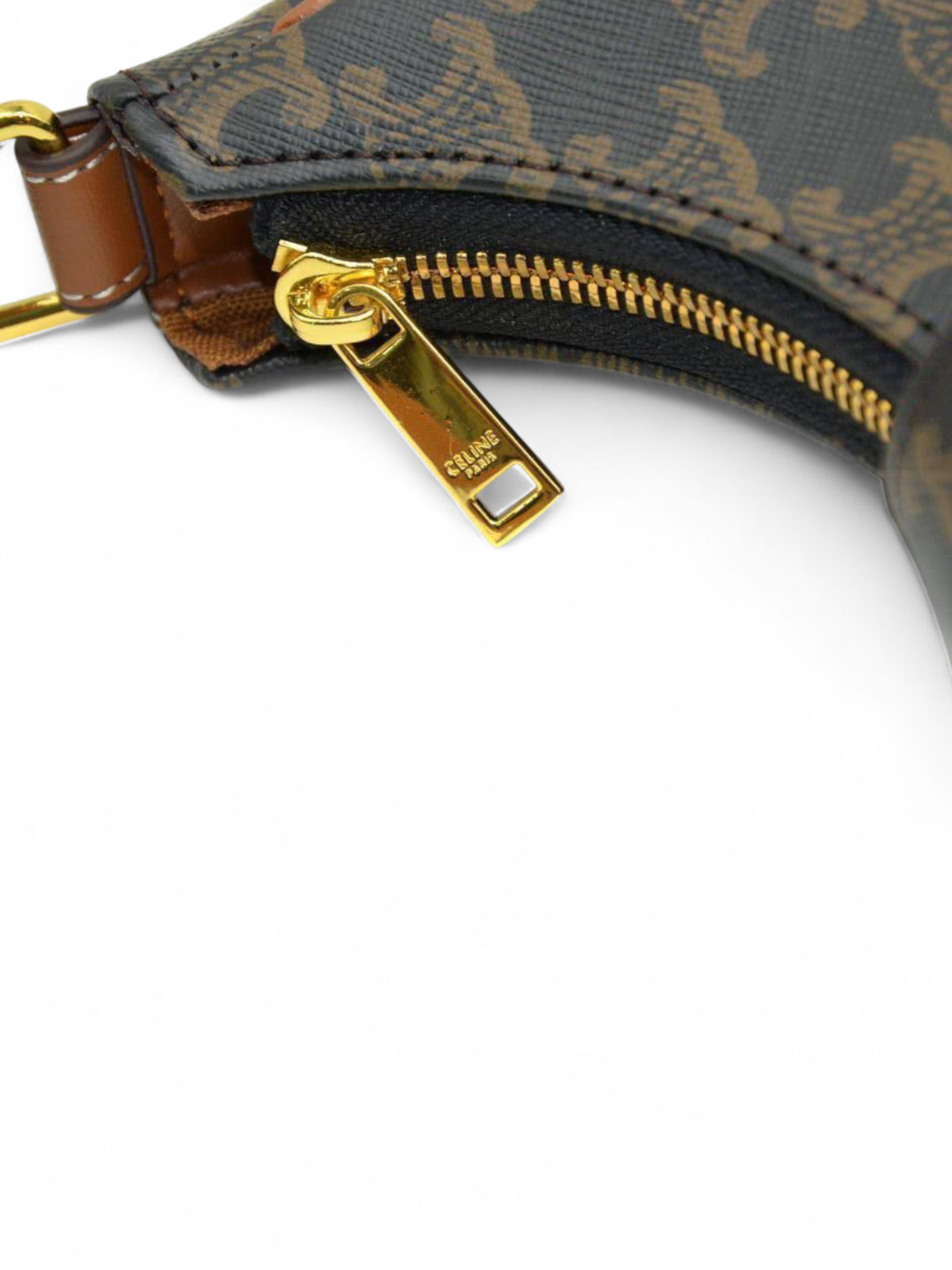CELINE Macadam Ava bag + Brand Brand Box , size 24*13 .. ofr - الصورة 9