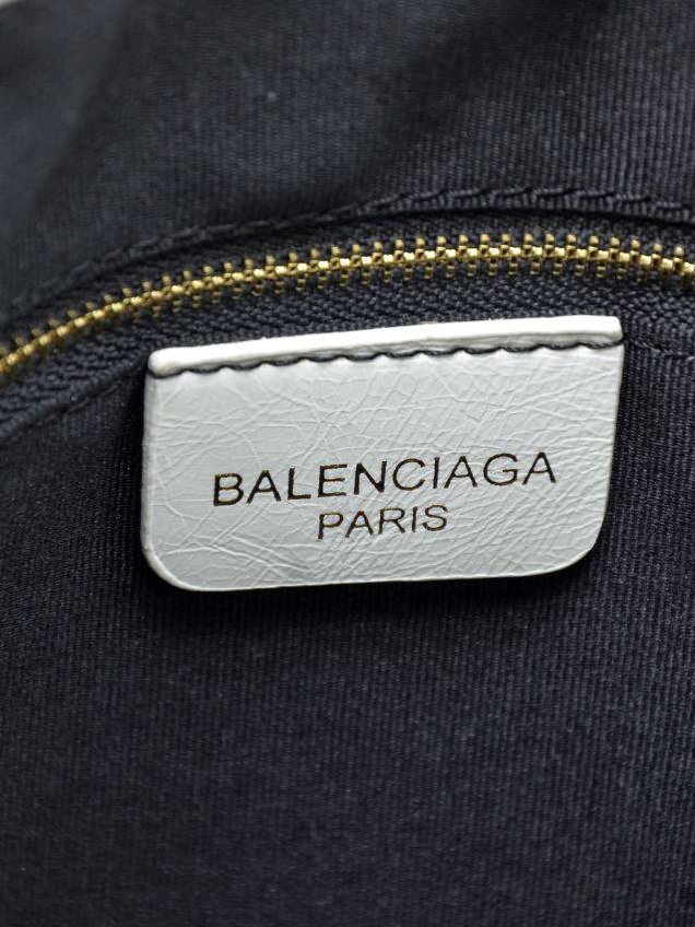 ⁦Balenciaga Crush Mini leather tote bag + Dust Cover , size 25*17 .. ofr⁩ - الصورة ⁦9⁩