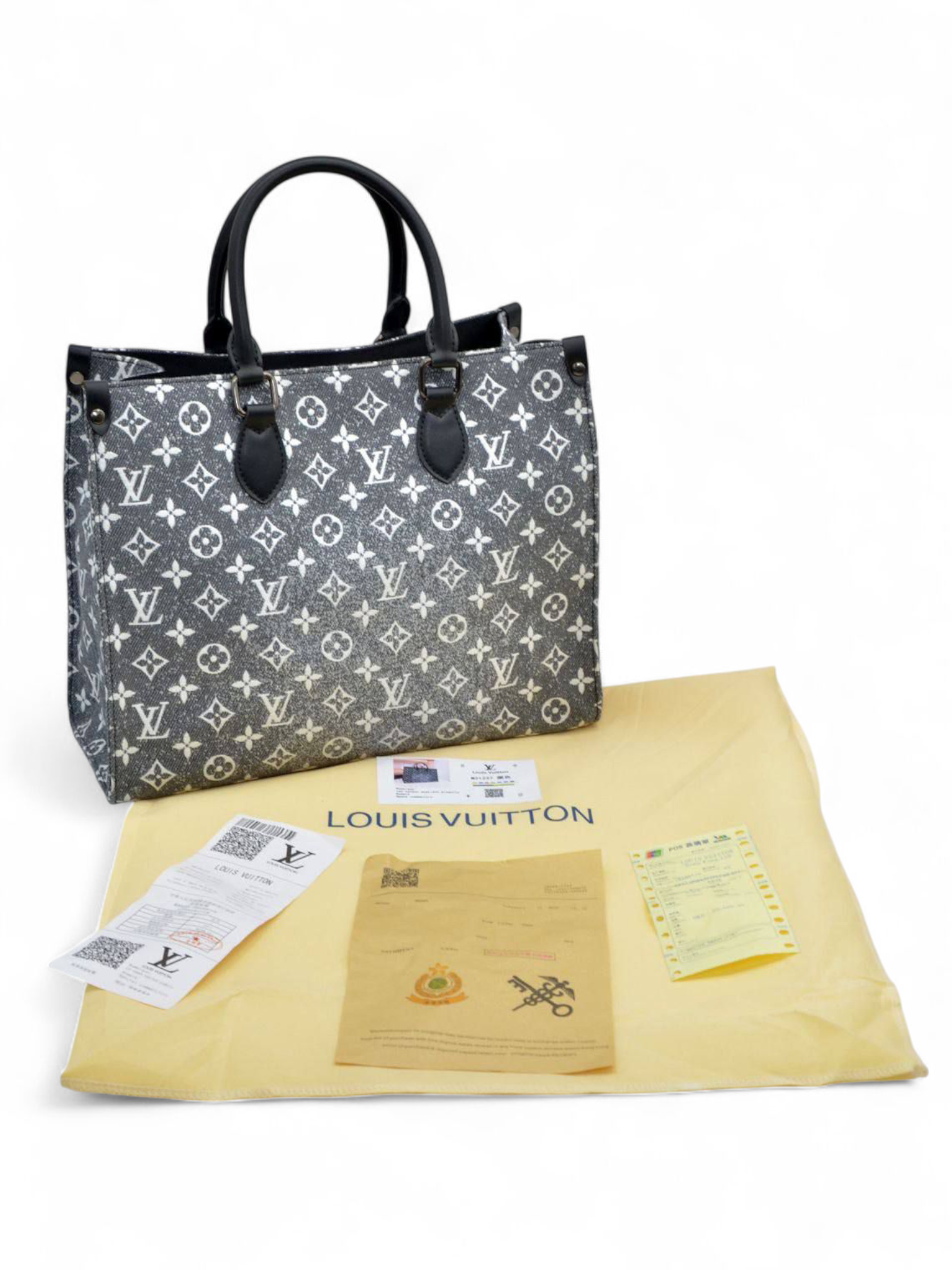⁦Louis Vuitton
Limited Edition Black Monogram Denim Onthego MM
  , size 28*24 .. ofr⁩ - الصورة ⁦7⁩