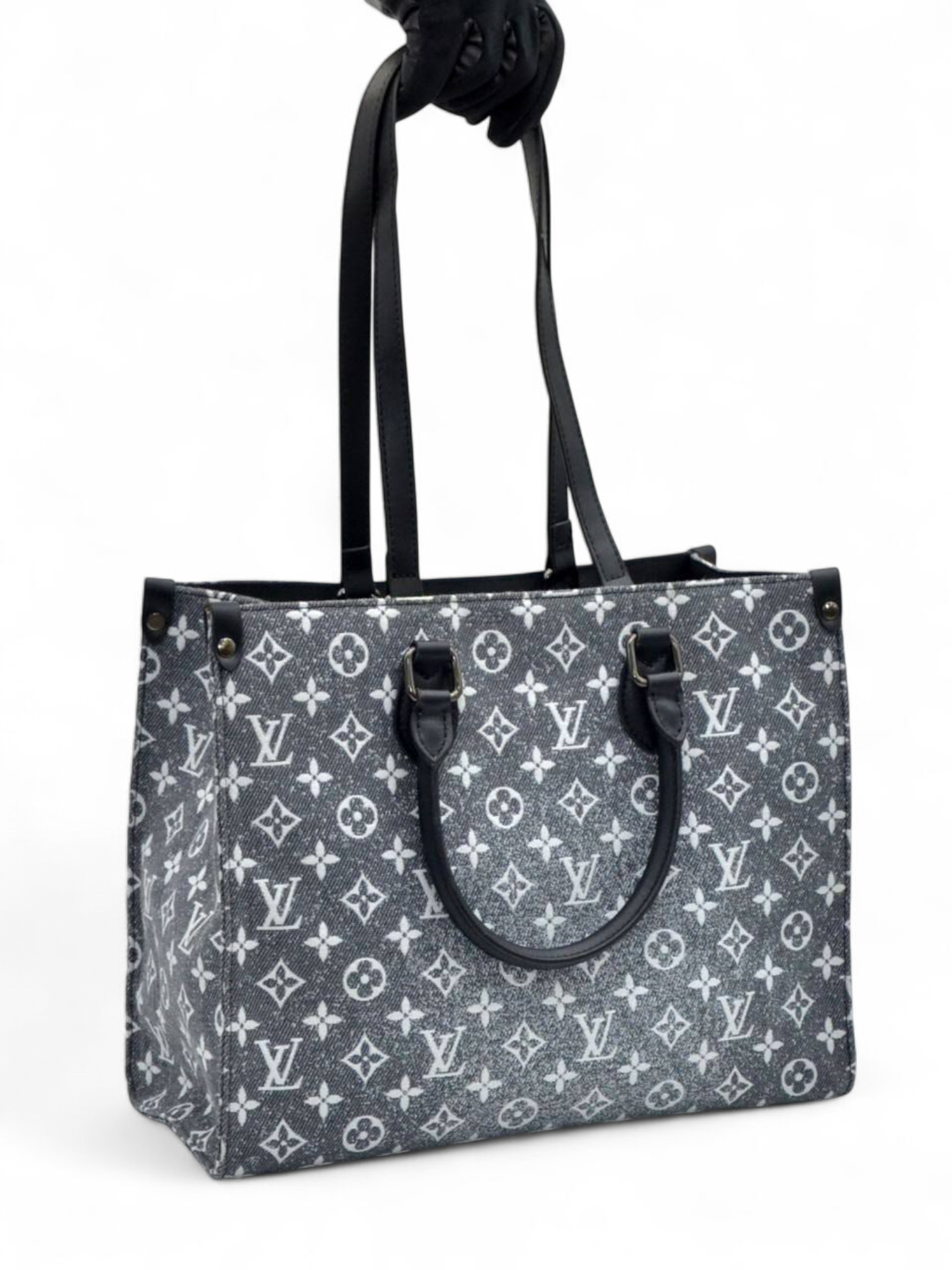 ⁦Louis Vuitton
Limited Edition Black Monogram Denim Onthego MM
  , size 28*24 .. ofr⁩ - الصورة ⁦2⁩