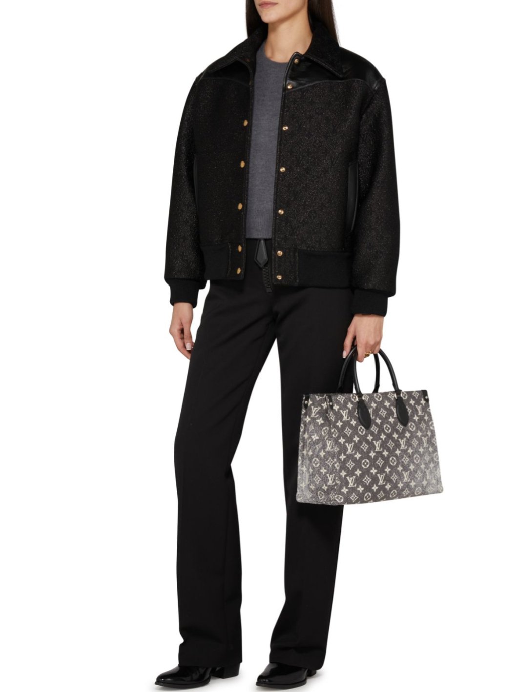 ⁦Louis Vuitton
Limited Edition Black Monogram Denim Onthego MM
  , size 28*24 .. ofr⁩ - الصورة ⁦6⁩