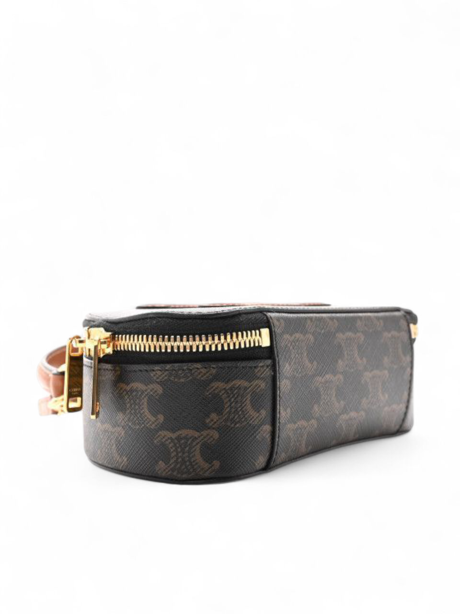 ⁦Celine 
Calfskin Triomphe Canvas Half Moon Case Tan + Brand Box , size 20*14 .. ofr⁩ - الصورة ⁦3⁩