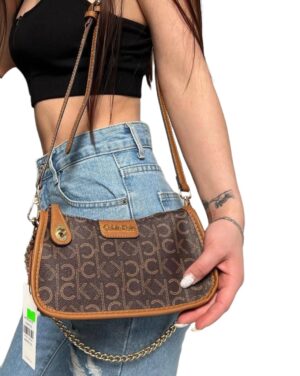 Calvin Klein crossbody, size 23*13 .. ofr