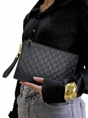 GUCCI GG Embossed Clutch + box size 26*19 c