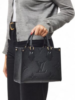 Louis Vuitton OnTheGo pm with canvas strap + Brand Box  , size 25*19