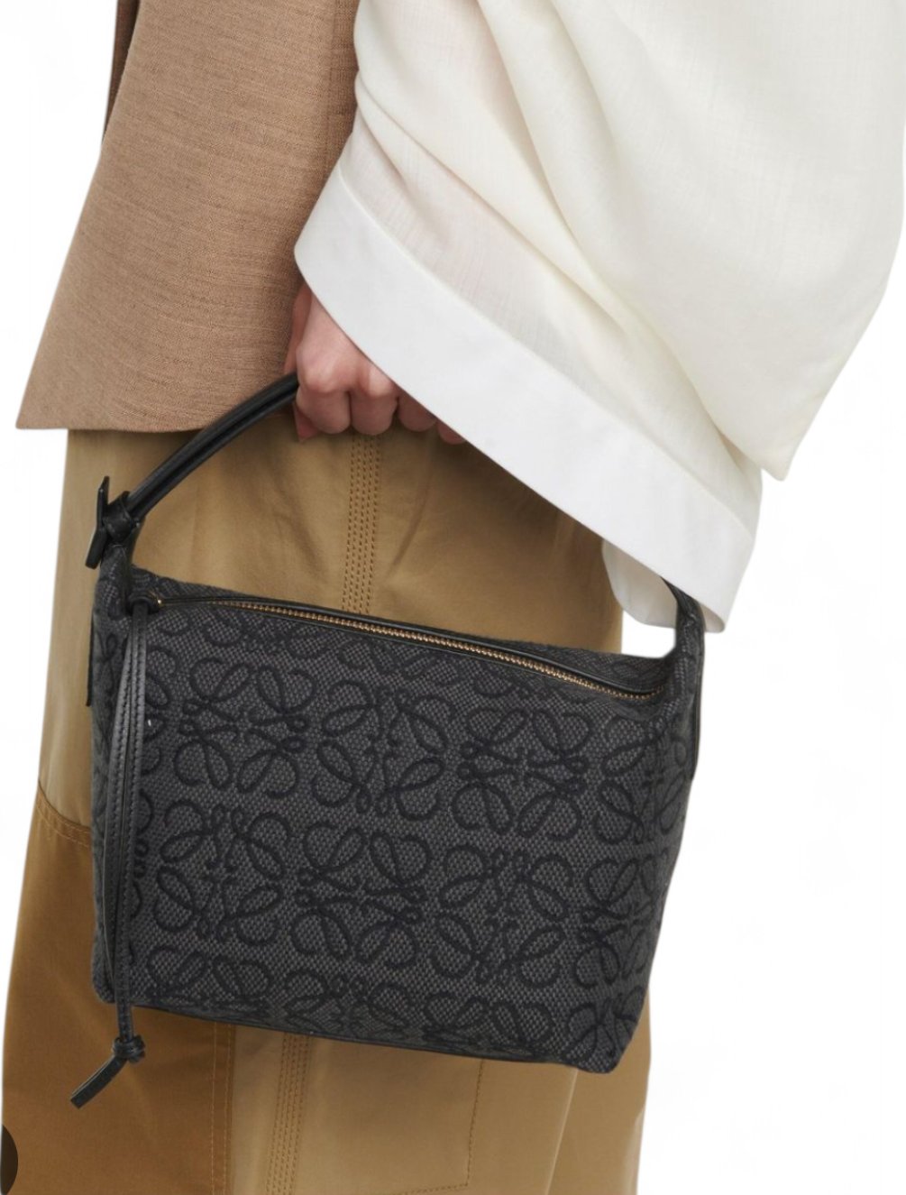 ⁦LOEWE Small Cubi Anagram Jacquard Canvas Shoulder , size 22*15 .. ofr⁩ - الصورة ⁦4⁩