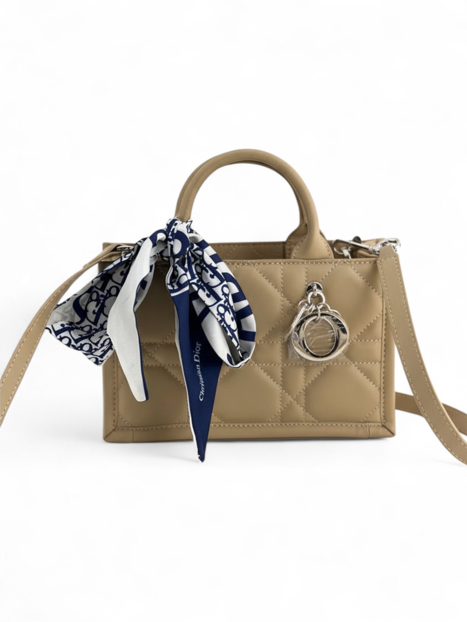 ⁦Christian Dior Mini Dior Book Tote + Brand Box , size 20*14 .. ofr⁩ - الصورة ⁦9⁩