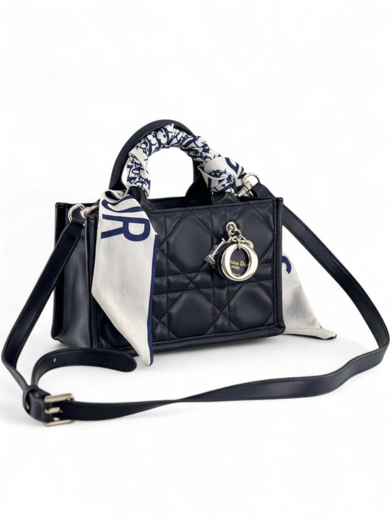 ⁦Christian Dior Mini Dior Book Tote + Brand Box , size 20*14 .. ofr⁩ - الصورة ⁦3⁩