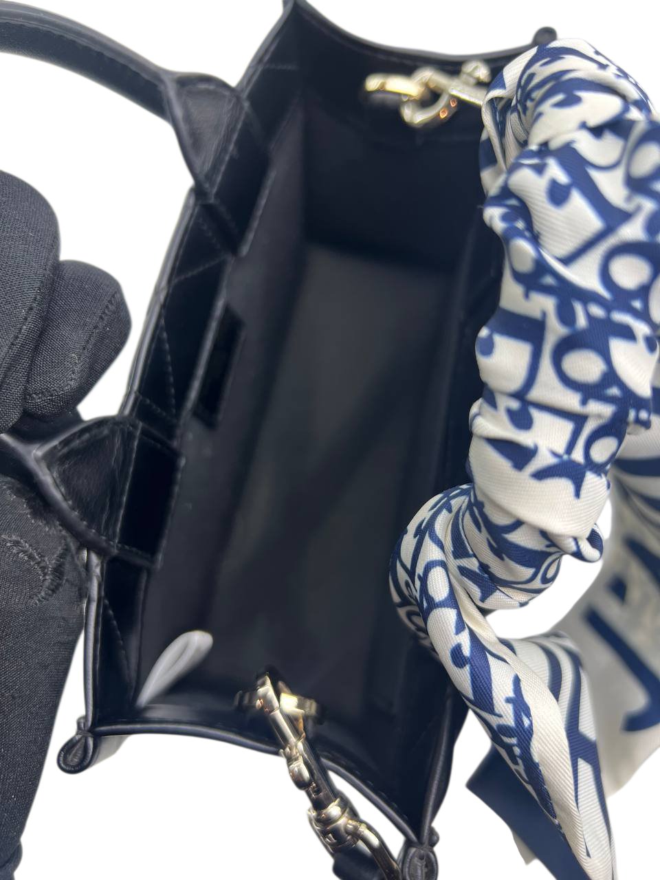 ⁦Christian Dior Mini Dior Book Tote + Brand Box , size 20*14 .. ofr⁩ - الصورة ⁦5⁩