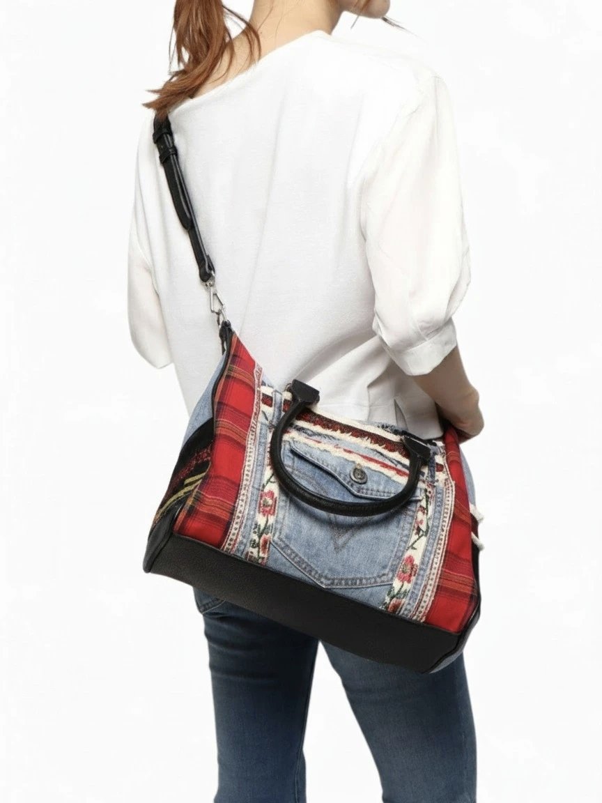 ⁦Desigual Patches red and denim shoulder bag , size 32*25⁩ - الصورة ⁦6⁩
