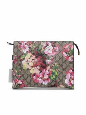 Gucci Monogram Blooms  Clutch pouch + Brand Box , size 26*20