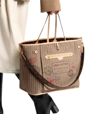 Louis Vuitton
Monogram Stamped Inside Out Neverfull Bandouliere MM Beige + Dust cover , size 47*28