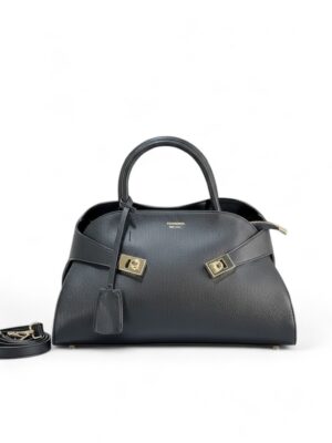 Ferragamo Hug me leather bag + Dust cover , size 38*22 .. ofr