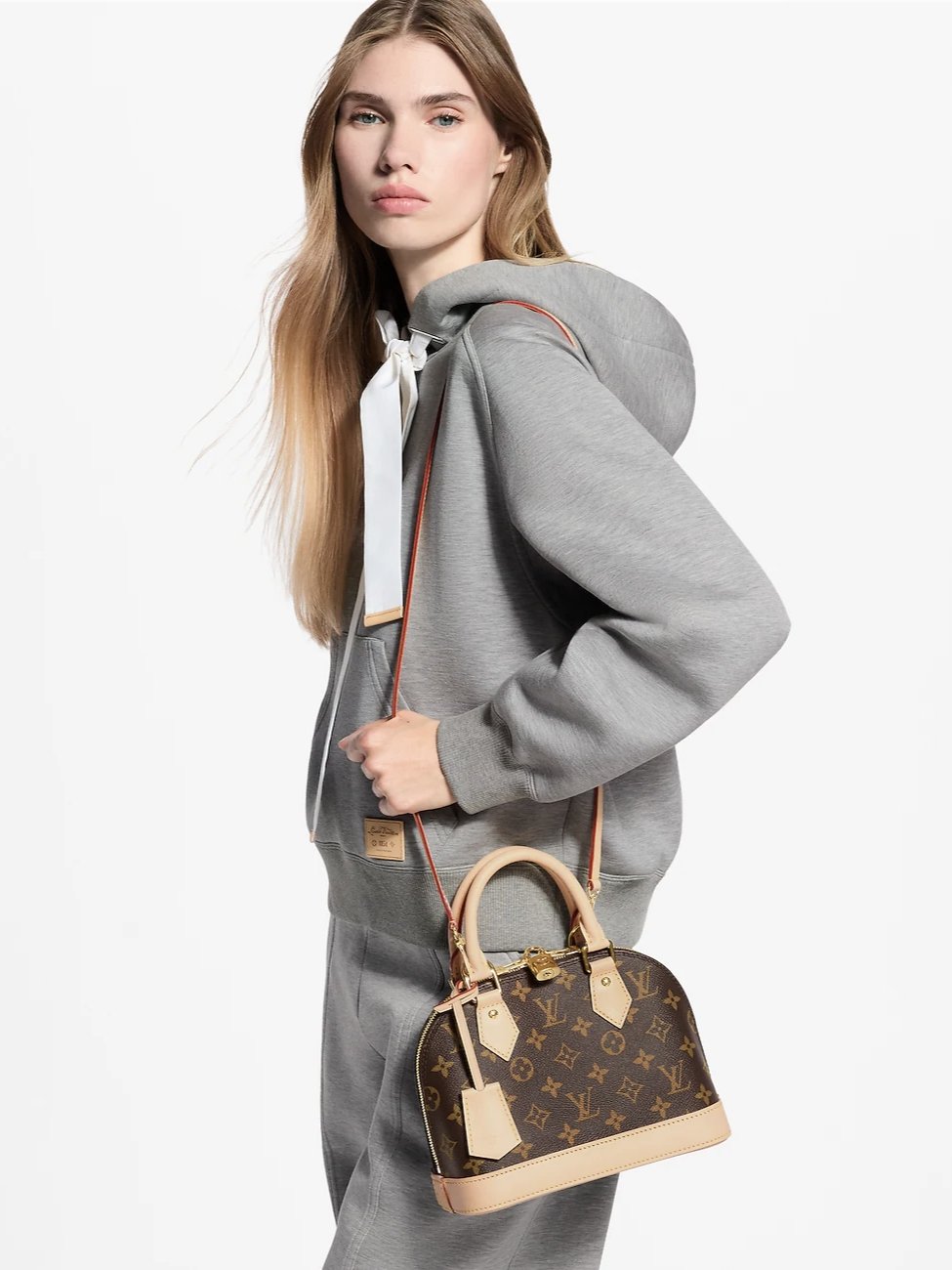 ⁦Louis Vuitton Monogram Alma BB bag  + Brand Box , size 25*19⁩ - الصورة ⁦10⁩