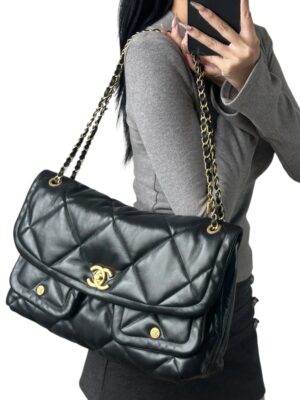 Chanel 19 Large Flap Bagwith Mixed Metal Chain + Dust cover , size 34*20