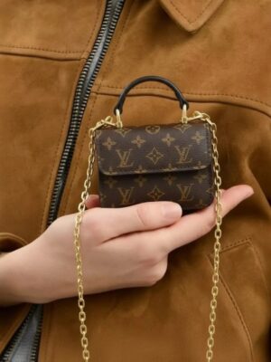 Louis Vuitton Micro Pochette Metis bag + Brand Box , size 11*8 page