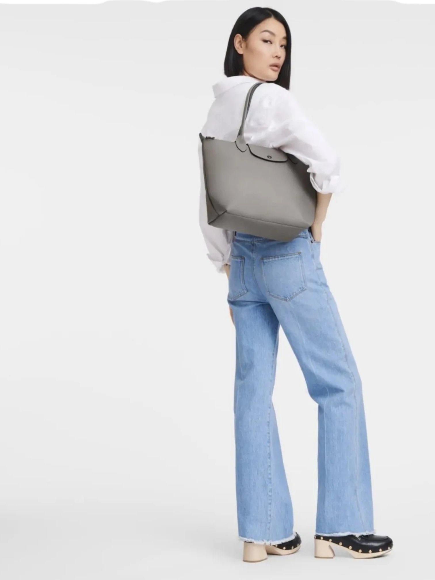⁦Longchamp
Medium Le Pliage Xtra Bag in Leather Gray , size 40*27⁩ - الصورة ⁦6⁩