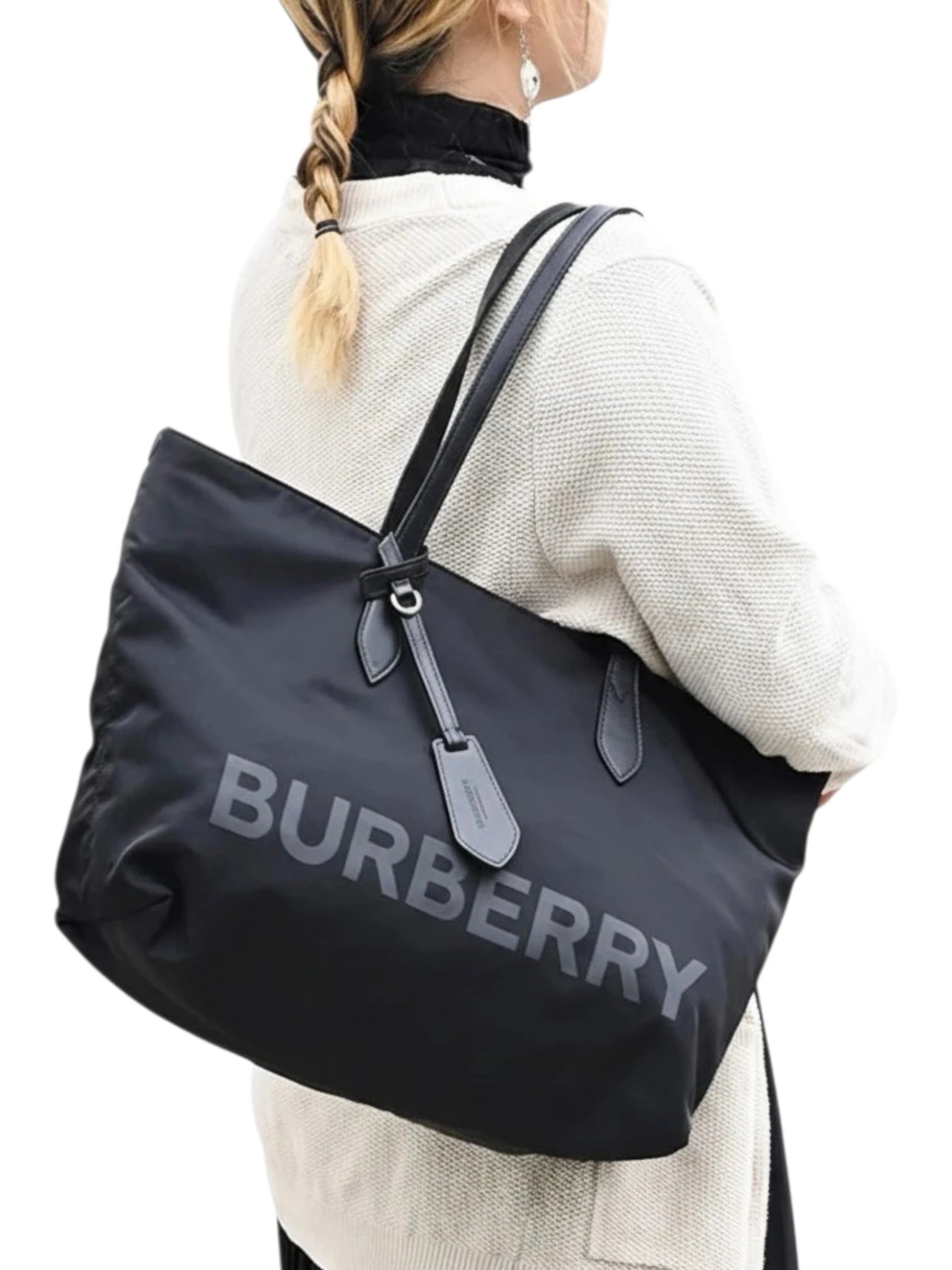 ⁦BURBERRY Nylon Logo Tote  + Dust cover , size 38*26⁩ - الصورة ⁦1⁩