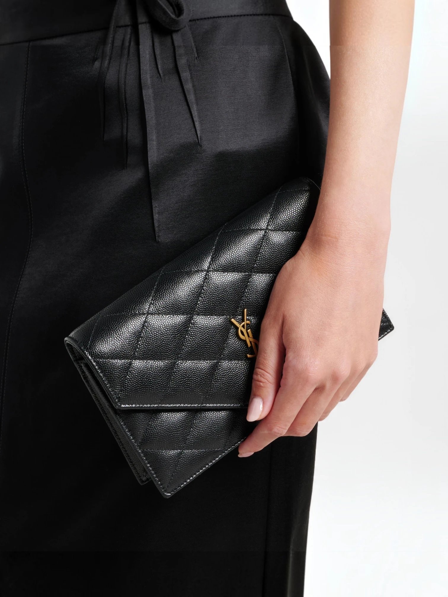 ⁦Saint Laurent
Paris leather wallet on chain + Brand Box , size 20*13⁩ - الصورة ⁦6⁩