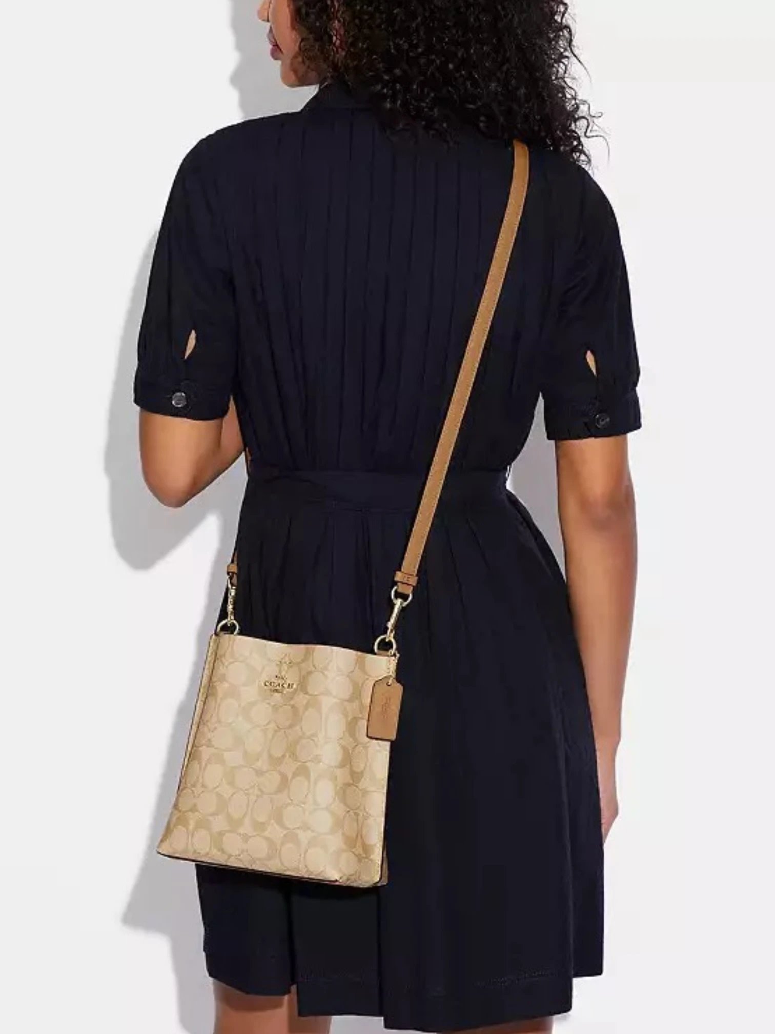 ⁦COACH Town Mollie Bucket Bag   , size  25*20⁩ - الصورة ⁦5⁩