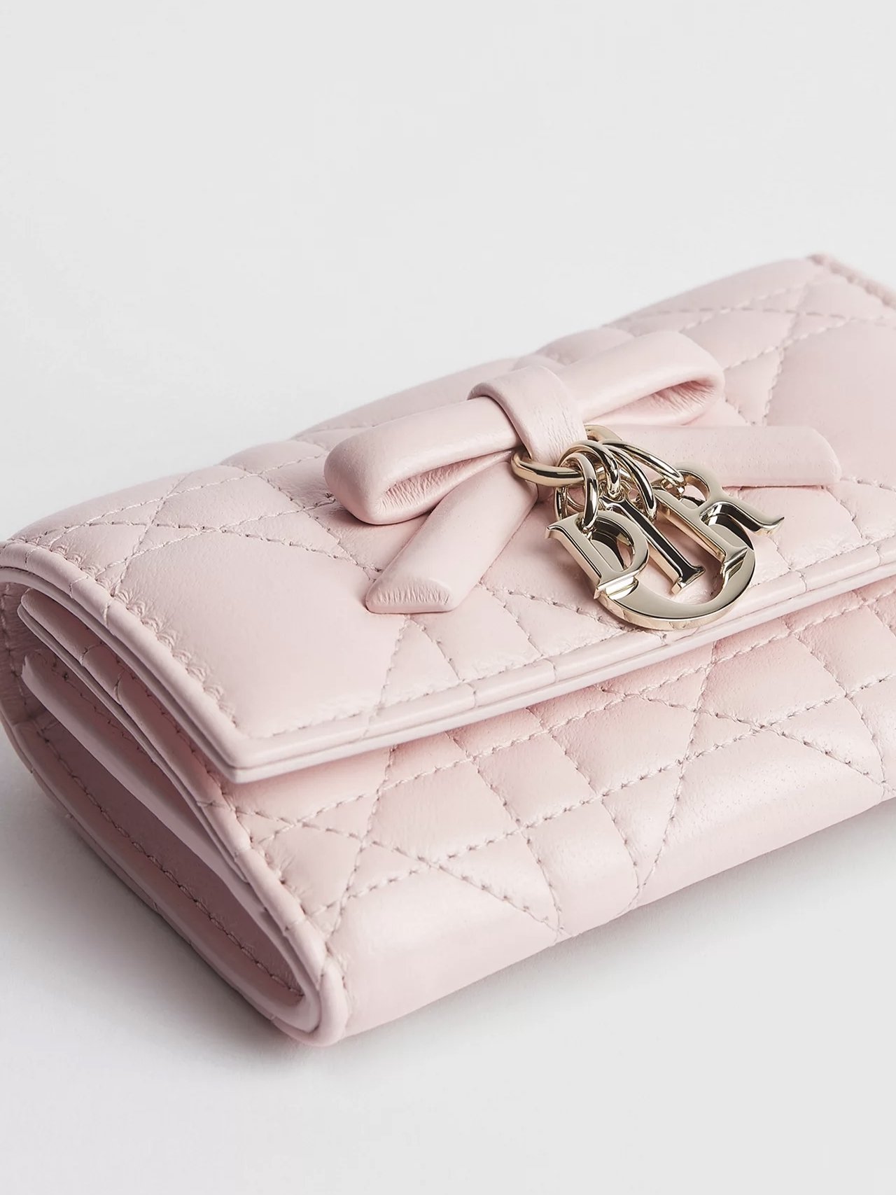 ⁦Christian Dior Lady Dior Glycine Wallet Cannage , size 11*8⁩ - الصورة ⁦9⁩