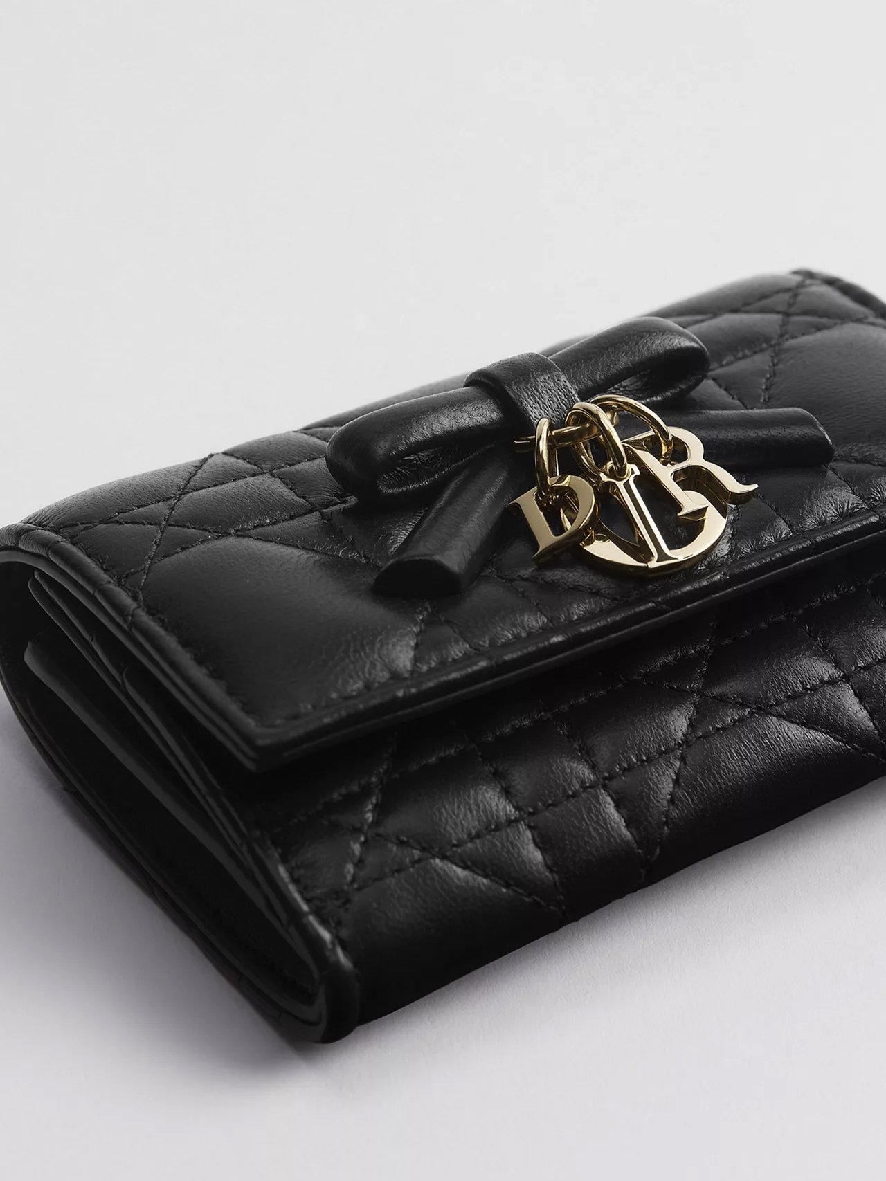⁦Christian Dior Lady Dior Glycine Wallet Cannage , size 11*8⁩ - الصورة ⁦2⁩
