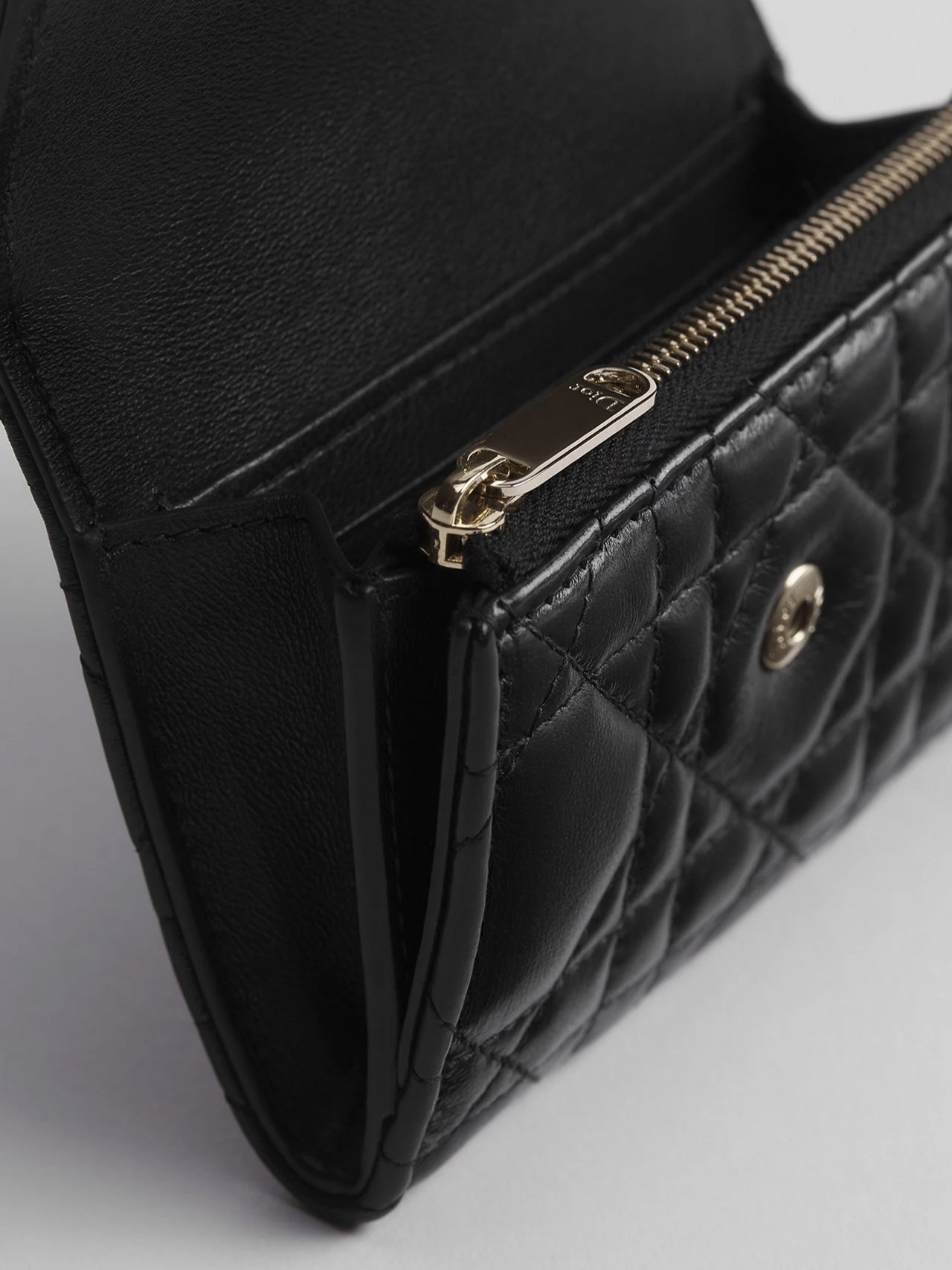 ⁦Christian Dior Lady Dior Glycine Wallet Cannage , size 11*8⁩ - الصورة ⁦3⁩