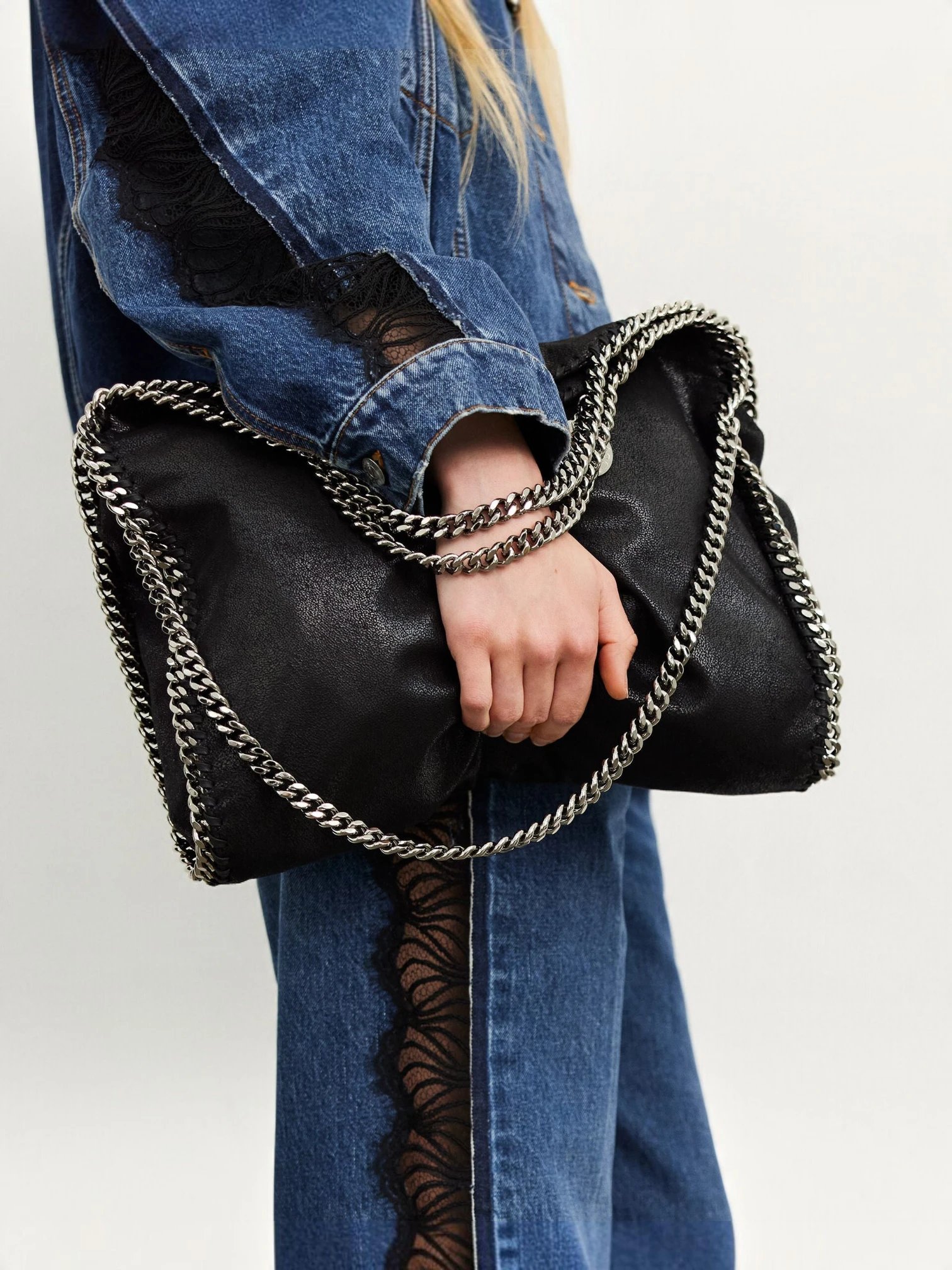 ⁦Stella McCartne Black Falabella Fold Over Tote Bag size 38*35⁩ - الصورة ⁦6⁩