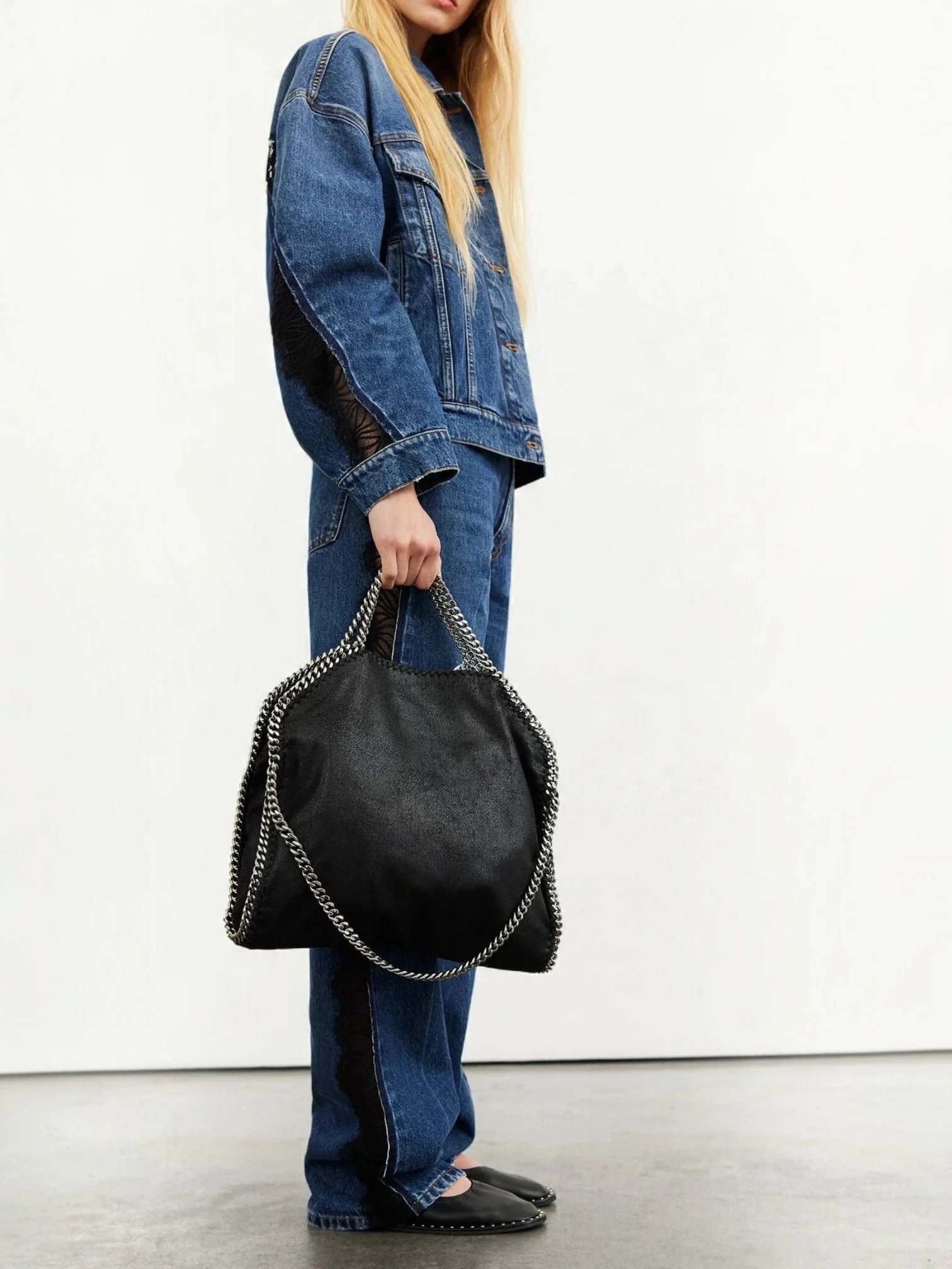 ⁦Stella McCartne Black Falabella Fold Over Tote Bag size 38*35⁩ - الصورة ⁦7⁩