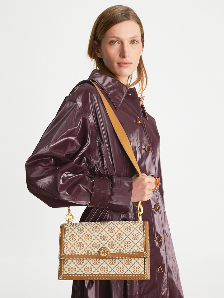⁦Tory Burch T Monogram Jacquard Shoulder Bag + Brand Box , size 26*16⁩ - الصورة ⁦6⁩