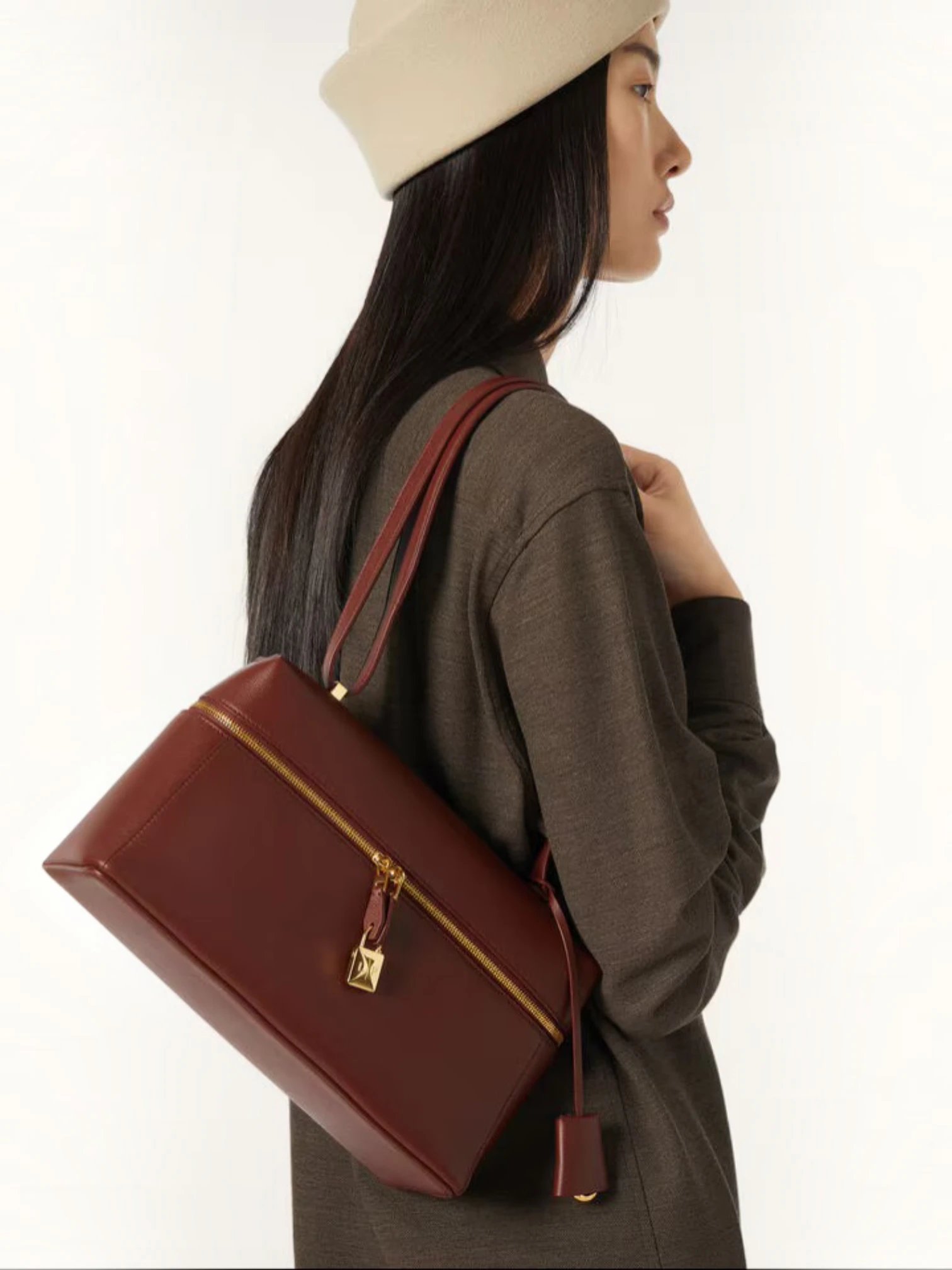 ⁦Loro Piana Extra Bag L27 , size 27*18⁩ - الصورة ⁦9⁩