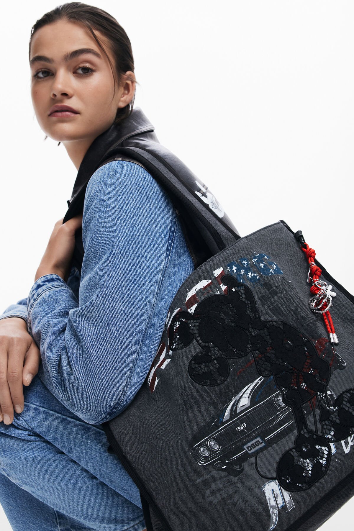 ⁦Desigual Medium Mickey denim shopper bag , Size 41*34⁩ - الصورة ⁦5⁩